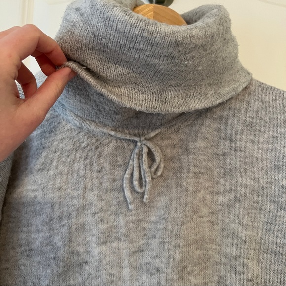 Grey turtleneck sweater - Picture 3 of 6